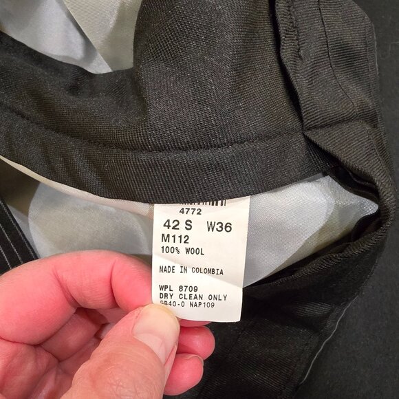 Geoffrey Beene black and white pinstripe suit - Picture 10 of 10